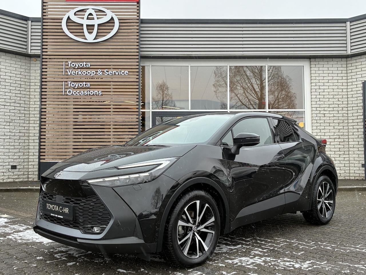 Toyota C-HR - HYBRID 140 FIRST EDITION STOEL/STUURVERW BLIND-SPOT PARK-SENSOREN EL-ACHTERKLEP NAVI APPLE - AutoWereld.nl