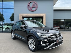 Volkswagen T-Roc - 1.5 TSI 150pk DSG Style Carplay | Camera | Keyless | Elek. Achterklep | Rijklaar incl. gar