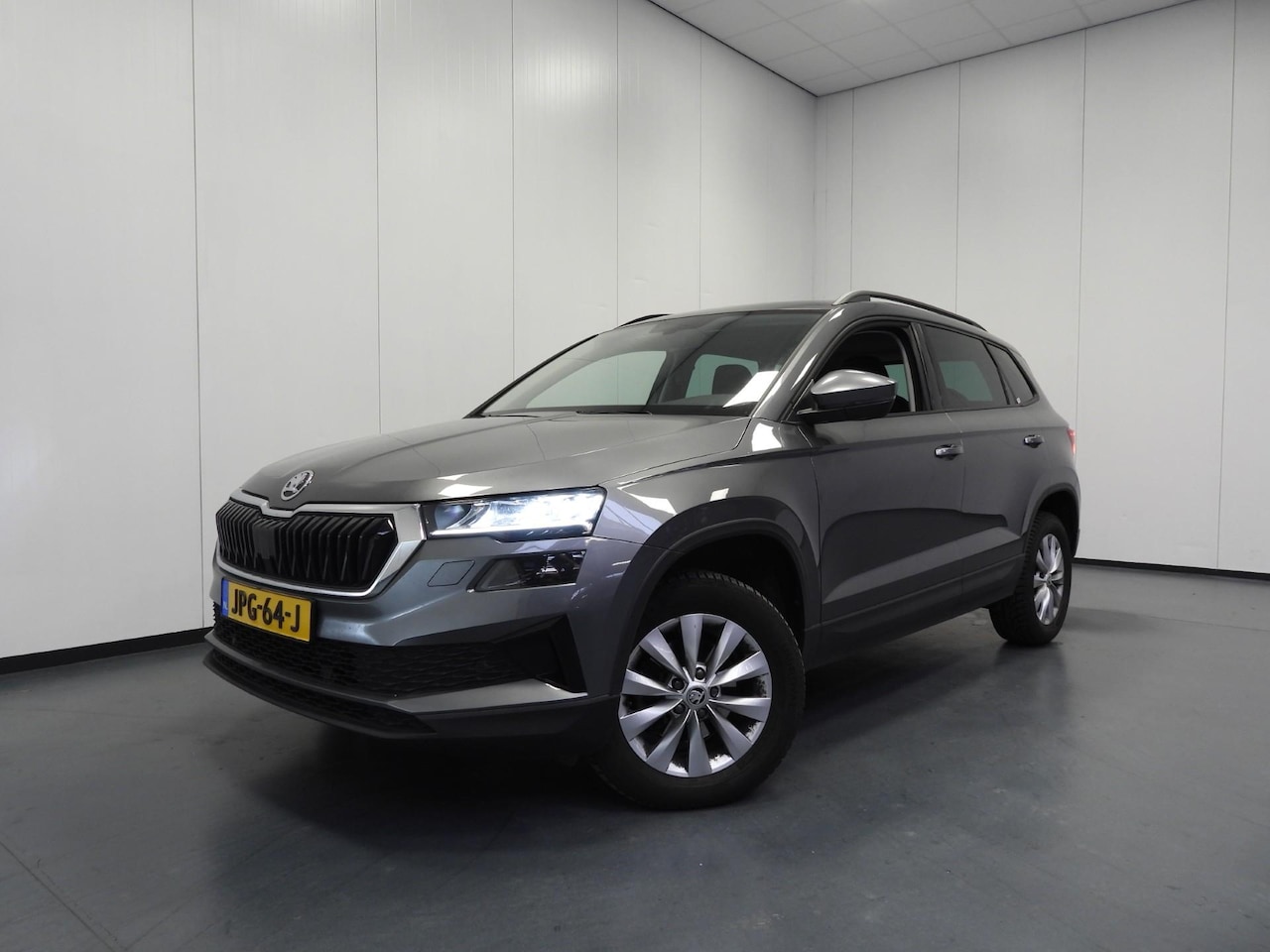 Skoda Karoq - 1.0 TSI Ambition NAVI/CAMERA/CLIMA/LED/16"LMV! - AutoWereld.nl