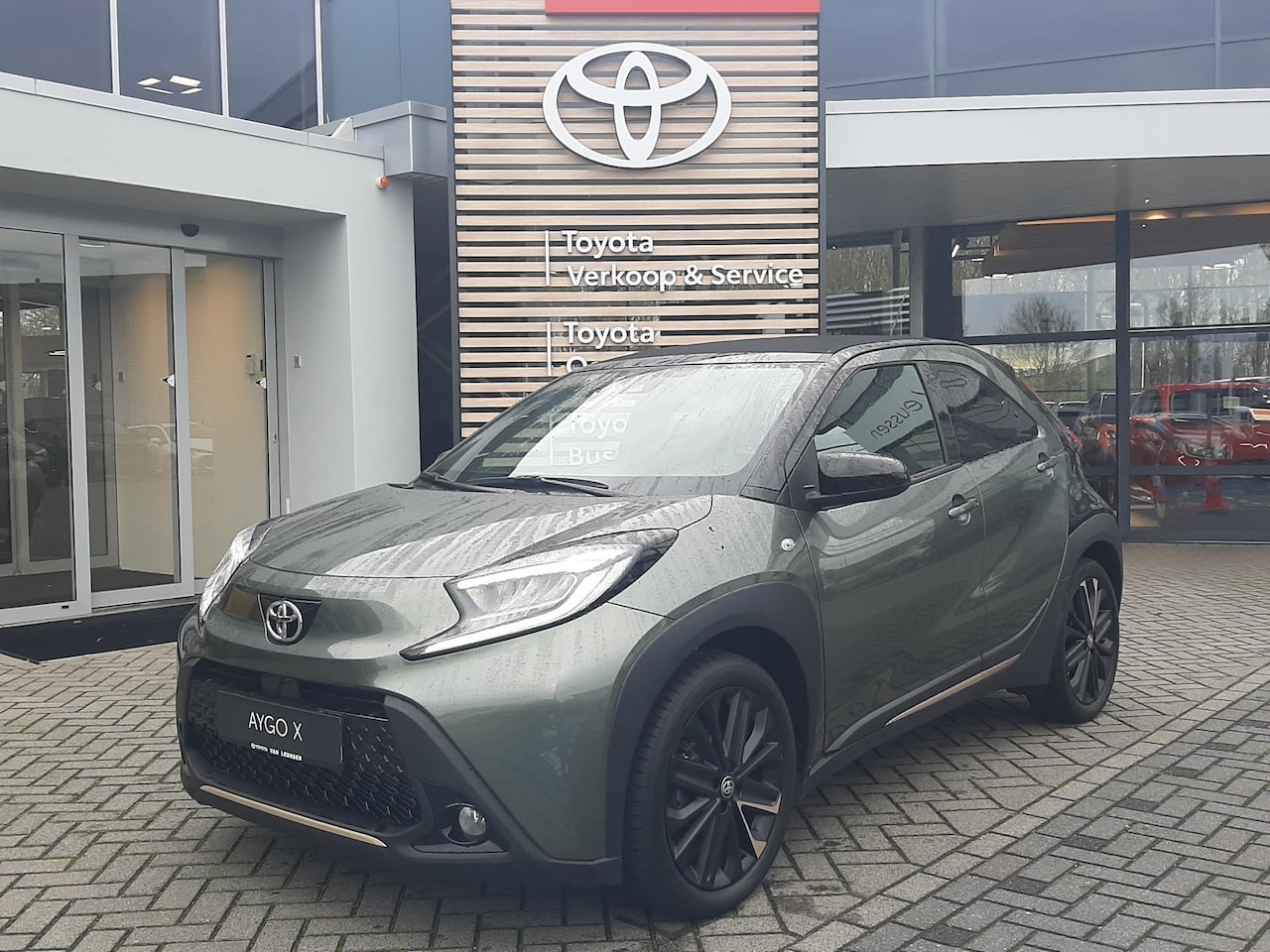 Toyota Aygo X - CABRIO AUTOMAAT NAVI AD-CRUISE APPLE/ANDROID CAMERA DAB+ BLUETOOTH KEYLESS DRAADLOOS-LADEN - AutoWereld.nl