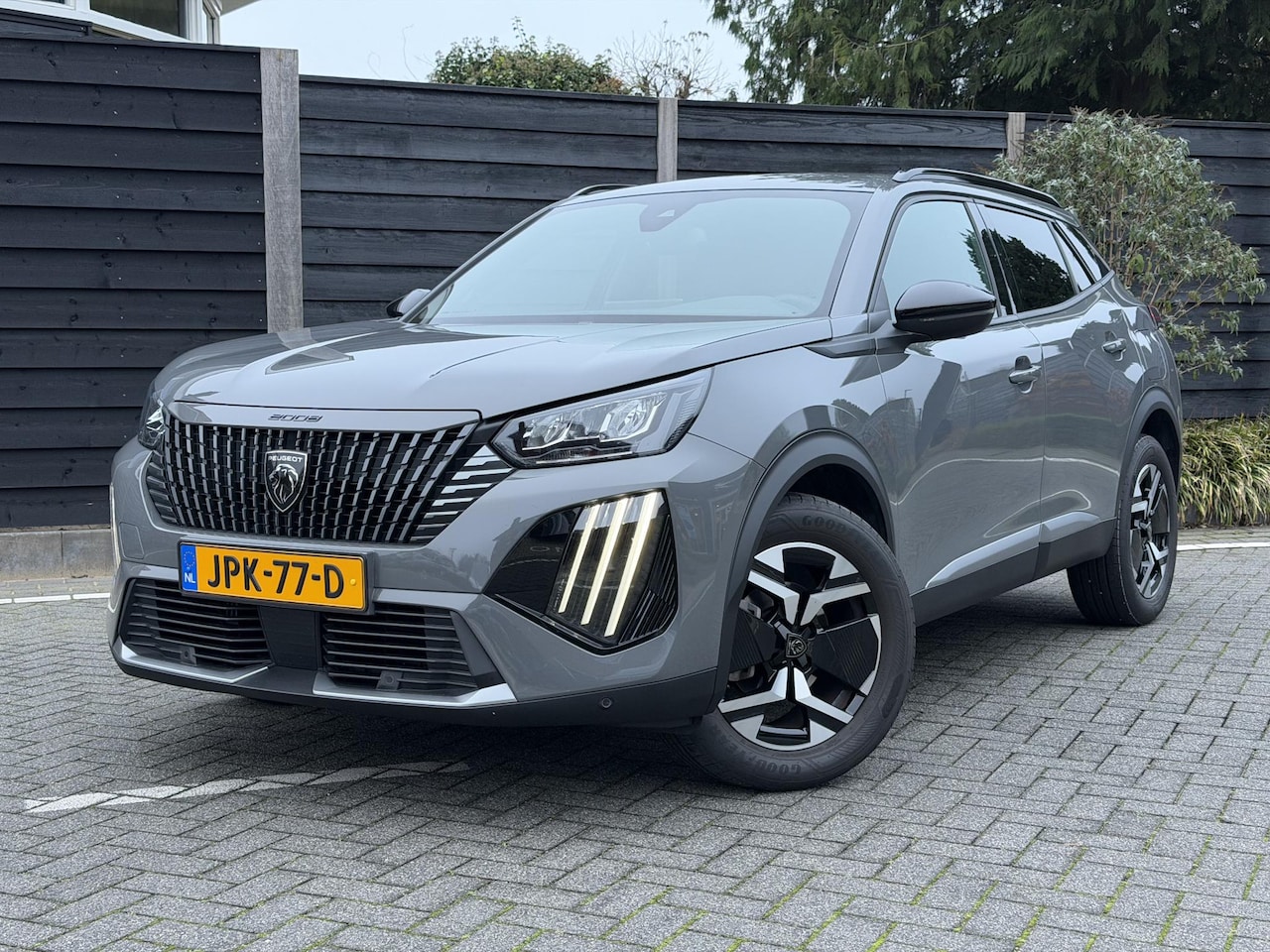 Peugeot 2008 - Allure 1.2 PureTech 130PK Parkeersensoren, Stoelverwarming, Cruise control, Climate Contro - AutoWereld.nl