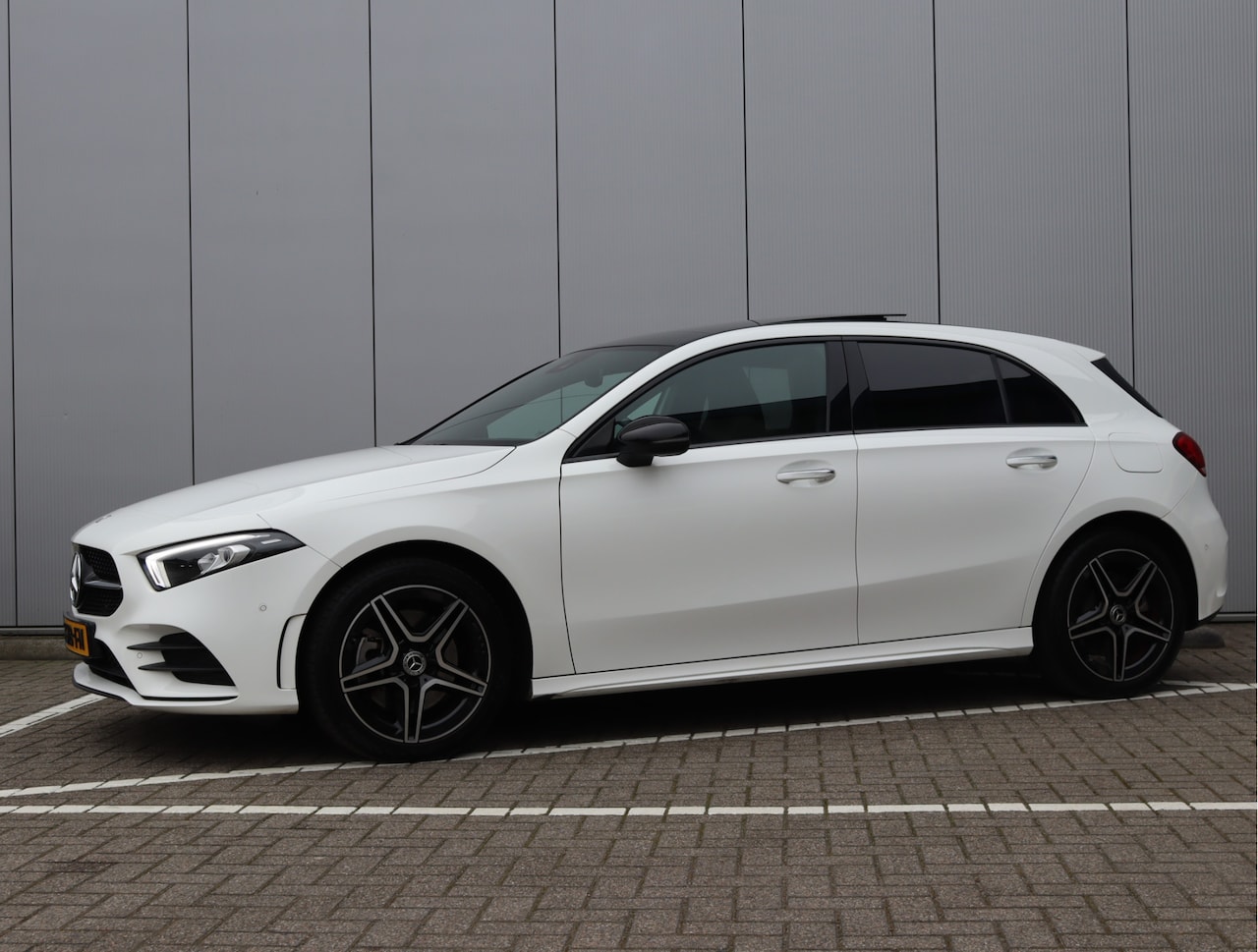 Mercedes-Benz A-klasse - 250 e AMG Line | Pano | Sfeerverlichting | 96,8% SOH - AutoWereld.nl