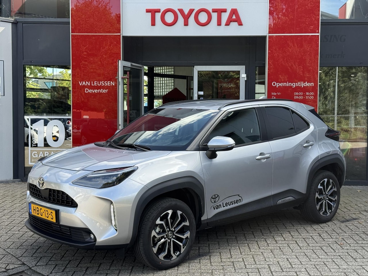 Toyota Yaris Cross - 1.5 HYBRID FIRST EDITION APPLE/ANDROID LED PRIVACY-GLASS 17"LMV KEYLESS NL-AUTO - AutoWereld.nl