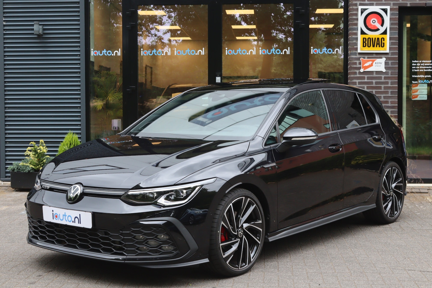 Volkswagen Golf - 2.0 TDI 147kW/200PK GTD Pano/Leder/IQ.Light/HK/Camera/Head-up/Elek. stoel/DCC/19"/Trekhaak - AutoWereld.nl