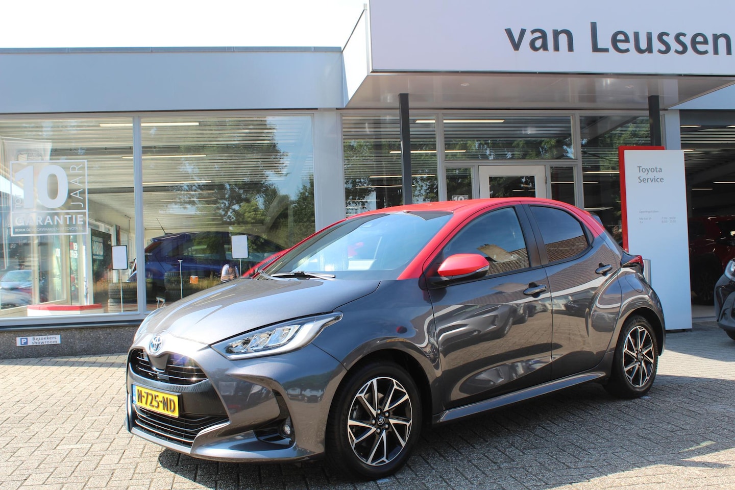 Toyota Yaris - 1.5 HYBRID TOKYO SPIRIT BI-TONE KEYLESS LED KOPLAMPEN AD-CRUISE APPLE/ANDROID CLIMA - AutoWereld.nl