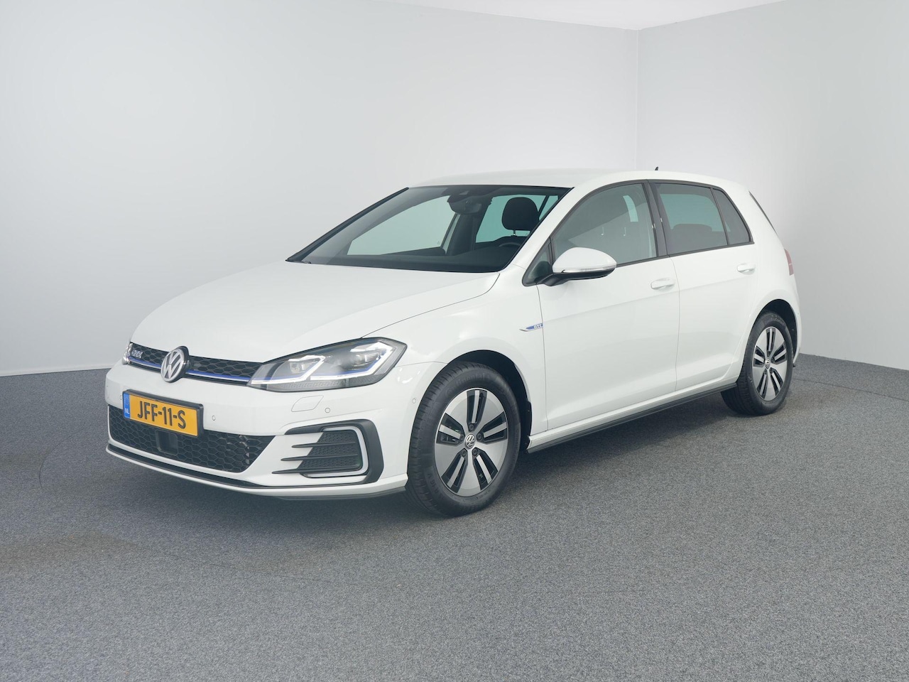 Volkswagen Golf - 1.4 eHybrid GTE | Dealer onderhouden | Standkachel  | ACC | LED | - AutoWereld.nl