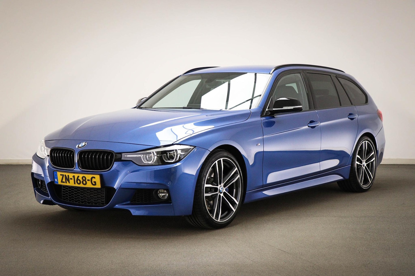 BMW 3-serie Touring - 318i M-Sport Corporate Lease | LEDER | STOELVERWARMING | 19" - AutoWereld.nl