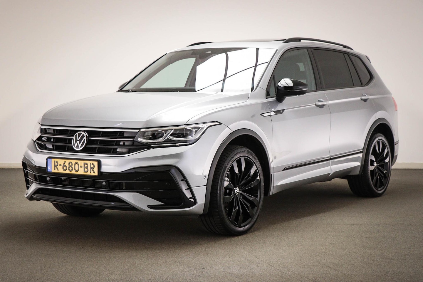 Volkswagen Tiguan Allspace - 1.5 TSI R-Line Business+ 7p. | PANORAMADAK | MATRIX LED | HEAD UP | STUURVERWARMING | CAME - AutoWereld.nl
