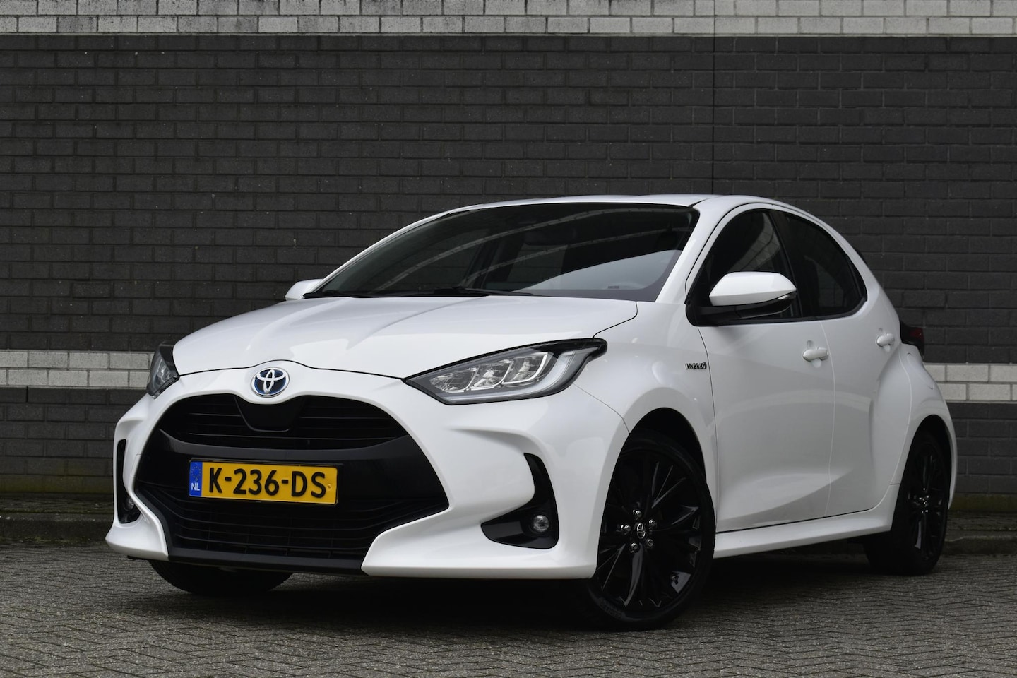 Toyota Yaris - 1.5 Hybrid Dynamic / Trekhaak afneembaar / 17'' LMV zwart / Apple Carplay / Dealer onderho - AutoWereld.nl
