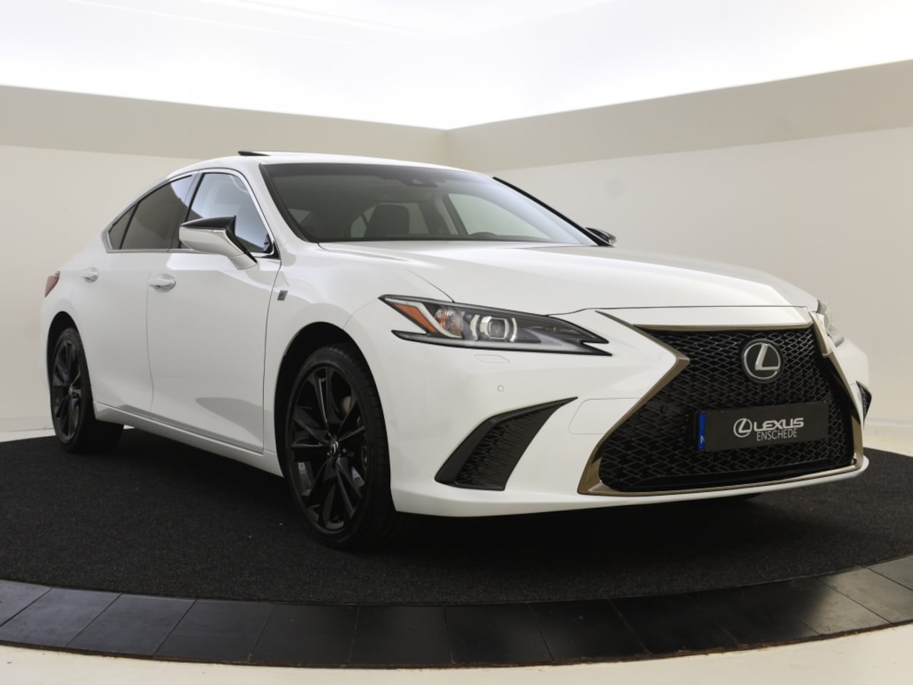 Lexus ES - 300h F Sport Design | Schuifdak | Adaptive cruise control - AutoWereld.nl