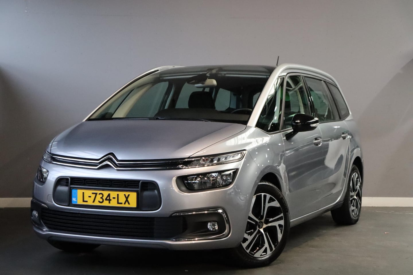Citroën Grand C4 SpaceTourer - 1.2 PureTech Business 7 Persoons / Navigatie / Trekhaak / Camera - AutoWereld.nl