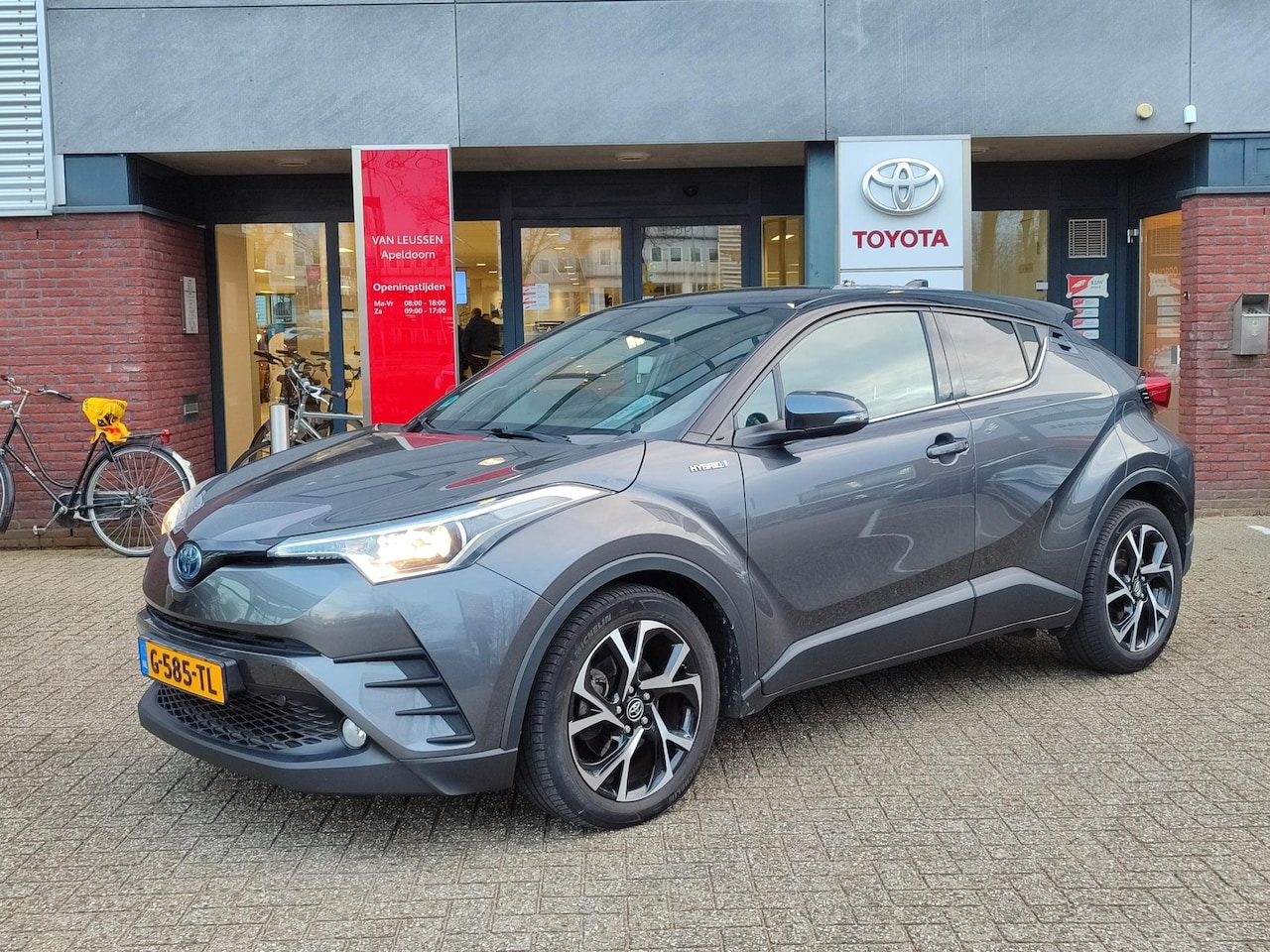 Toyota C-HR - 1.8 Hybrid DYNAMIC SPORT BI-TONE JBL-AUDIO STOELVERW CLIMA SPORTSTOELEN CAMERA AD-CRUISE C - AutoWereld.nl
