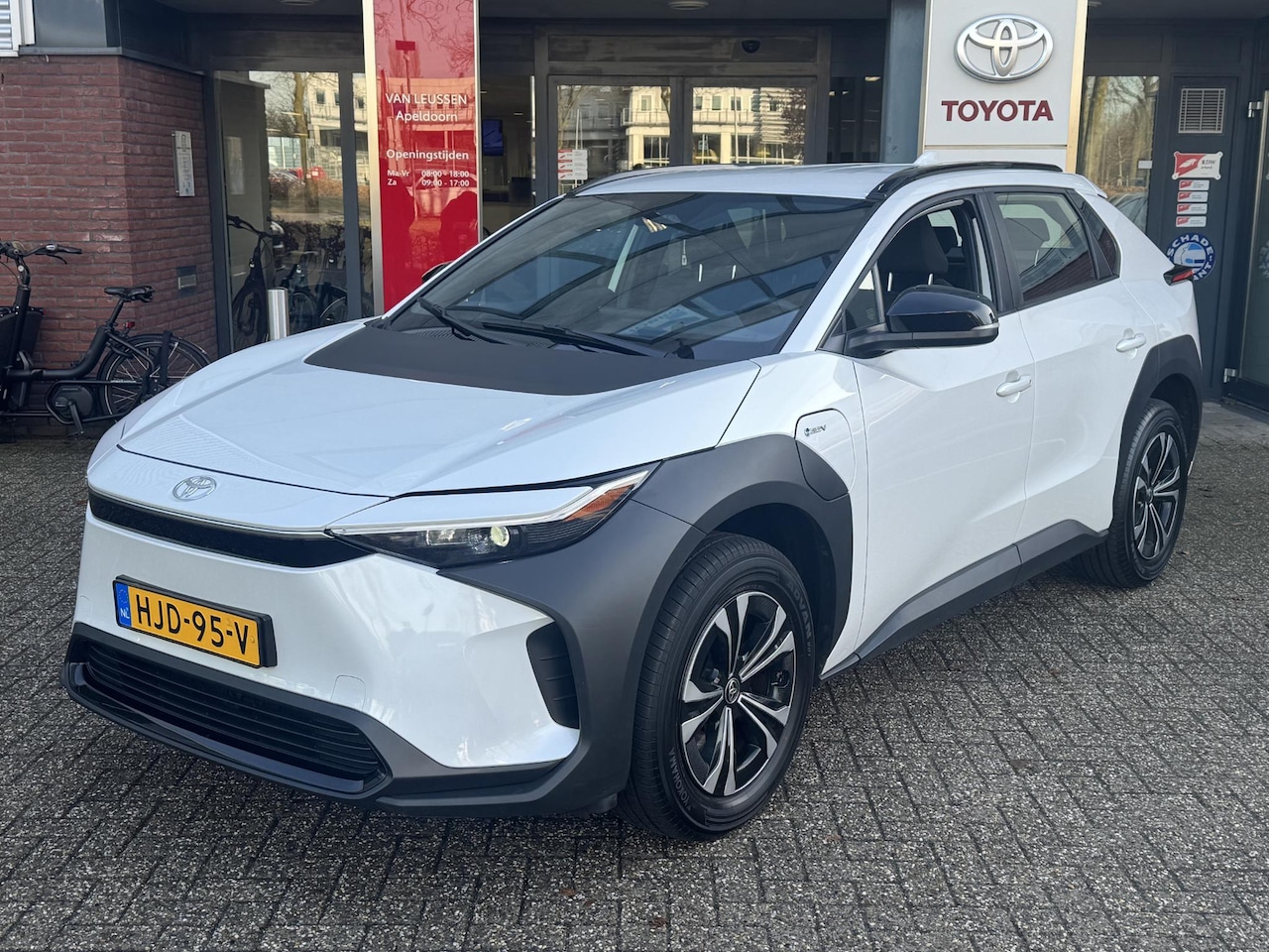 Toyota bZ4X - 71 kWh WARMTEPOMP CAMERA CLIMA APPLE/ANDROID BLUETOOTH AD-CRUISE VOORVERWARMFUNCTIE NL-AUT - AutoWereld.nl