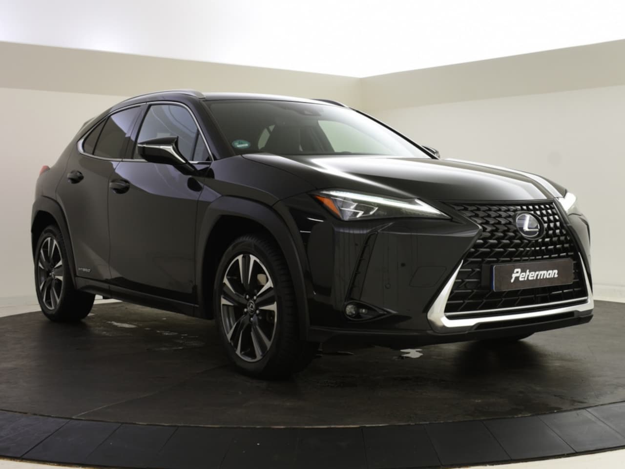 Lexus UX - 250h Premium Edition | Leder | PDC V+A | Stoelverwarming - AutoWereld.nl
