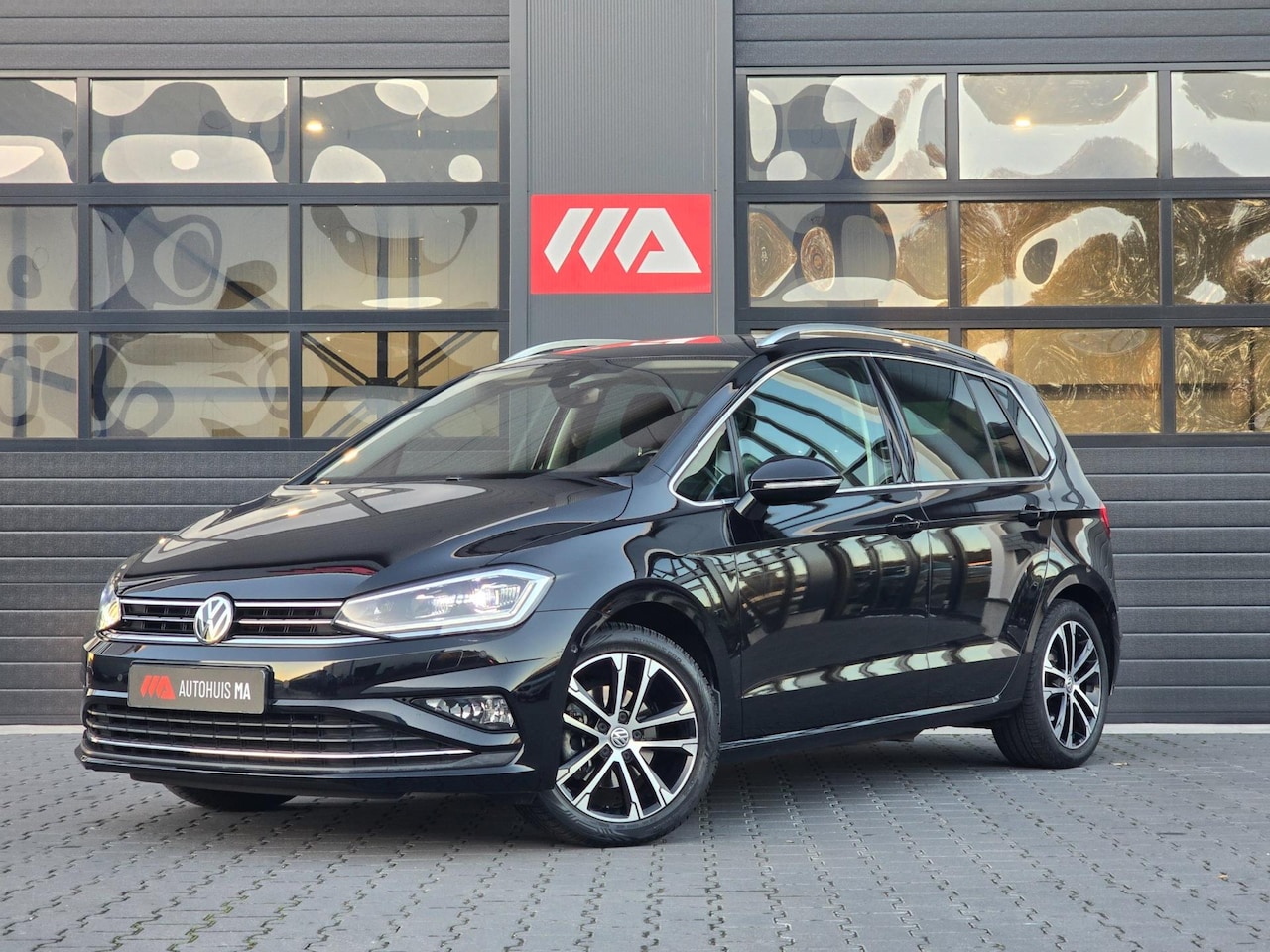 Volkswagen Golf Sportsvan - 1.5 TSI ACT Highline Edition Pano|Cruise|Trekhaak|Stoel-en Stuurverwarming|Navi|Camera - AutoWereld.nl