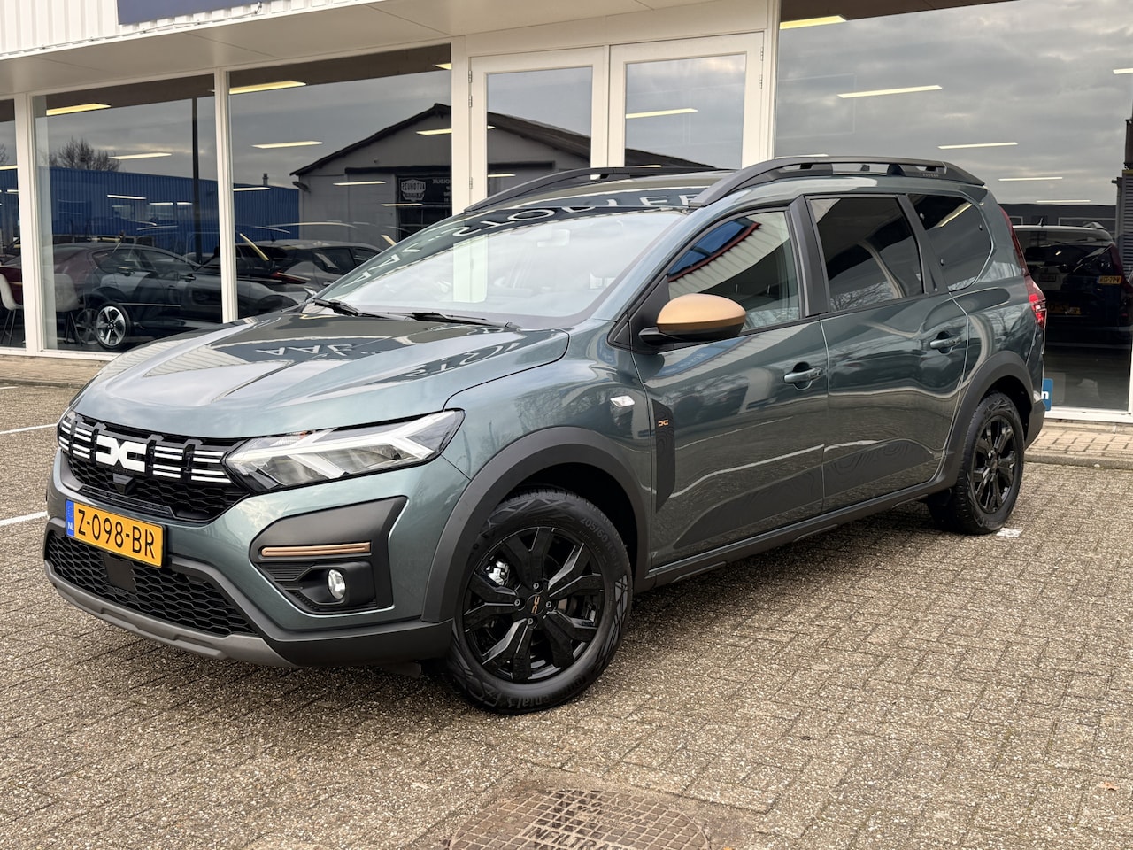 Dacia Jogger - 1.0 TCe 100 ECO-G Extreme 7p. | Navi | Keyless | Apple/Android | PDC incl. Camera | Cruise - AutoWereld.nl