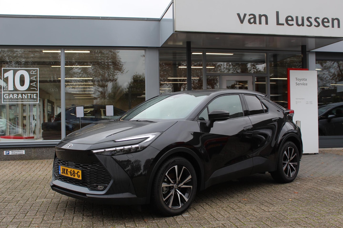 Toyota C-HR - 1.8 HYBRID 140 FIRST EDITION FULL-LED KOPLAMPEN 4S BANDEN STOEL-STUUR & RUITENWISSER VERW. - AutoWereld.nl