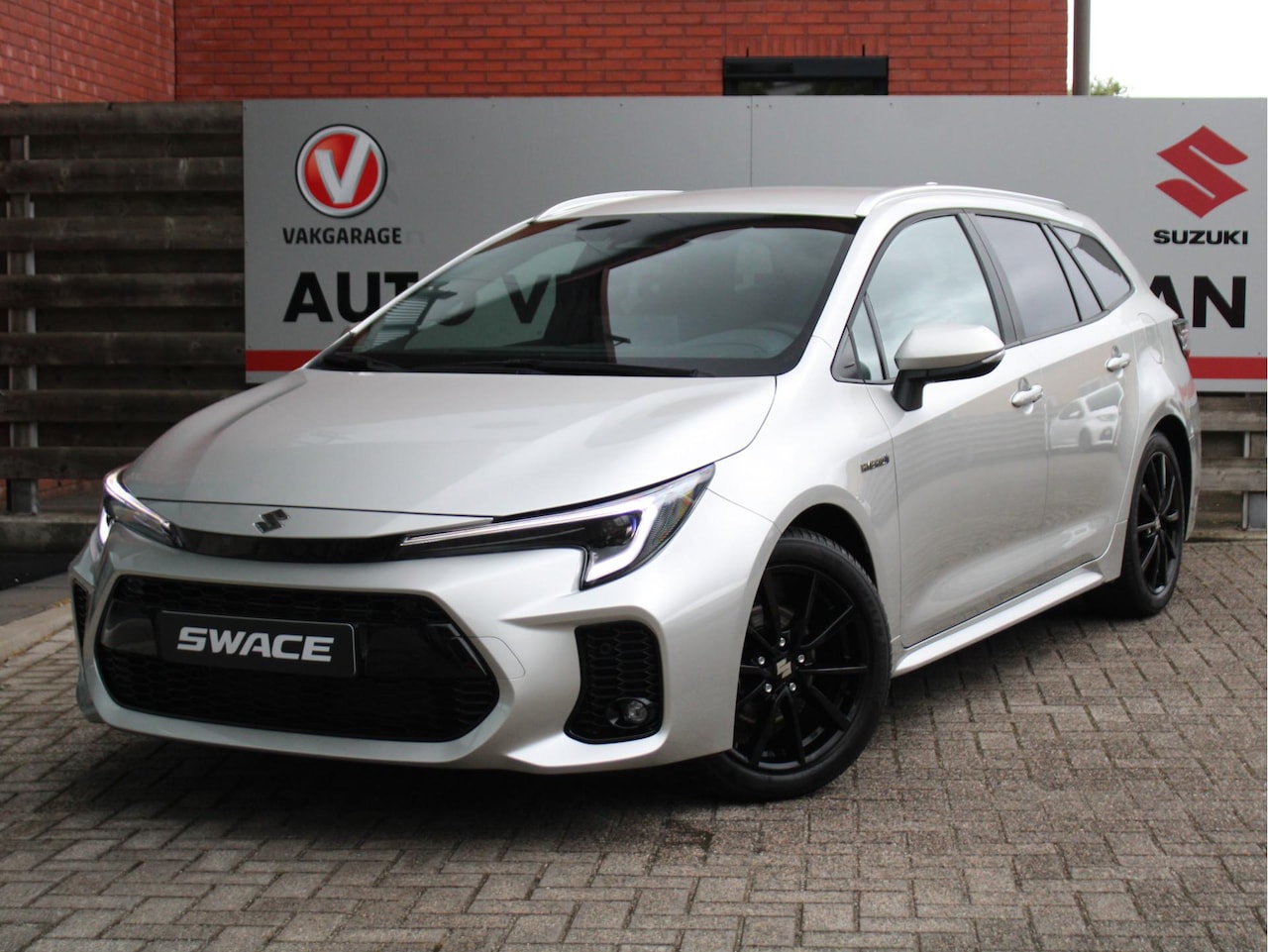 Suzuki Swace - 1.8 Hybrid Style Automaat 140PK All-Season, Adaptieve Cruise Control, Navigatie, Stuur Ver - AutoWereld.nl