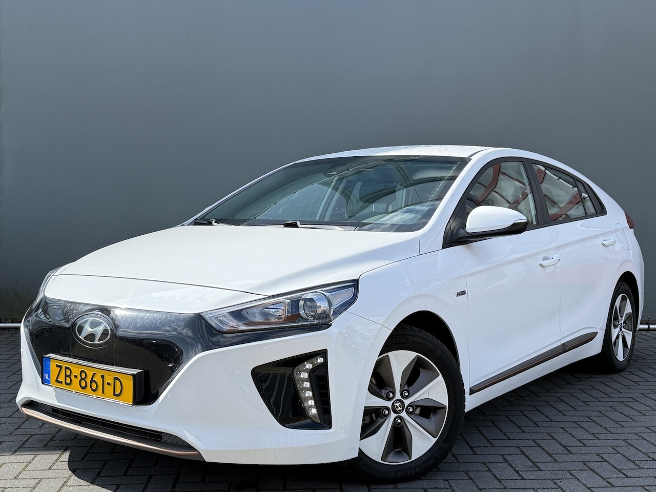 Hyundai IONIQ - BWJ 2019 Comfort EV 120 PK | NW APK | ADAPTIVE CRUISE | CAMERA | KEYLESS | CARPLAY + ANDRO - AutoWereld.nl