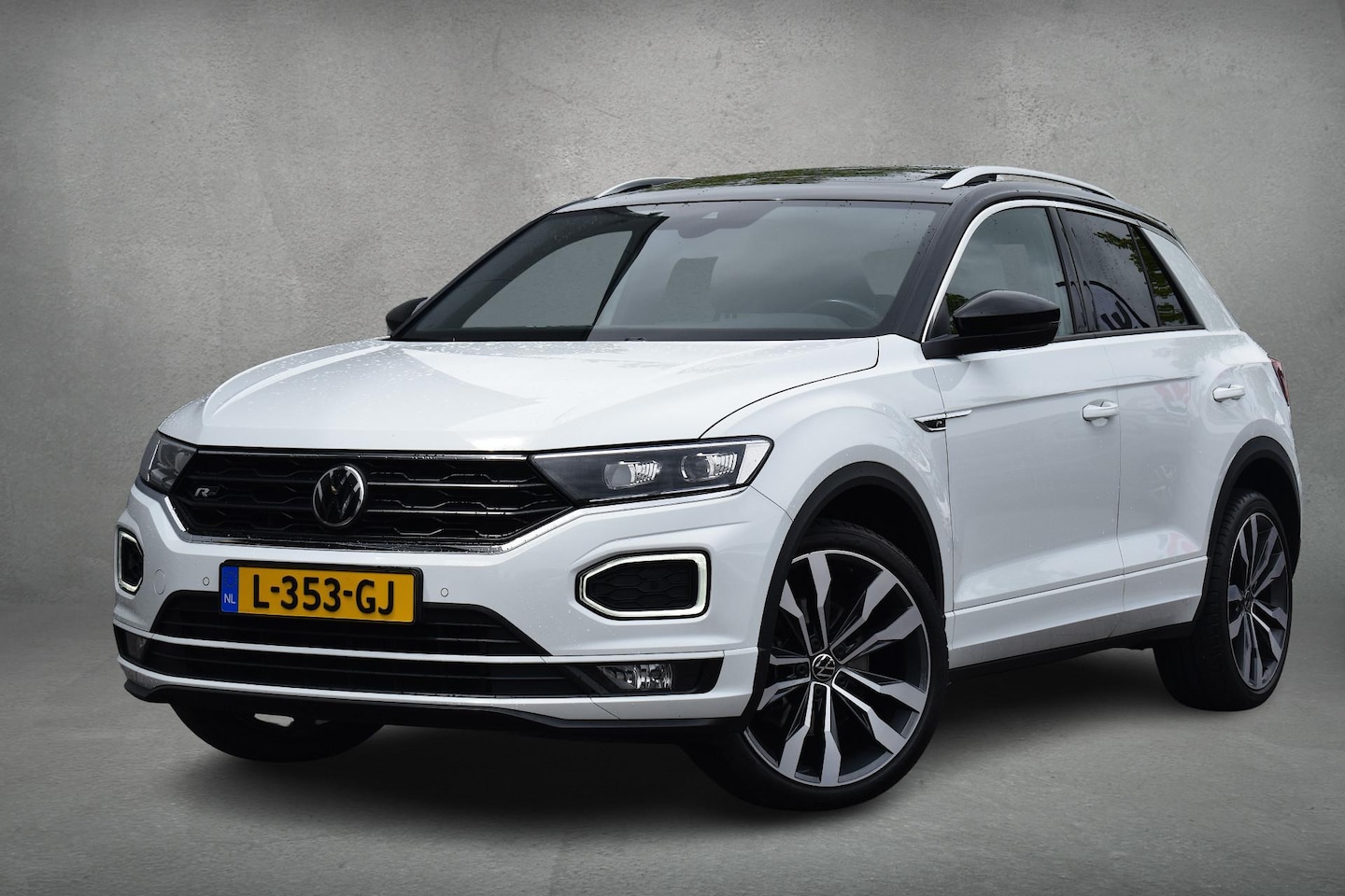 Volkswagen T-Roc - 1.5 TSI Sport Business R | Pano | Half Leer | Virtual | Apple CarPlay - AutoWereld.nl