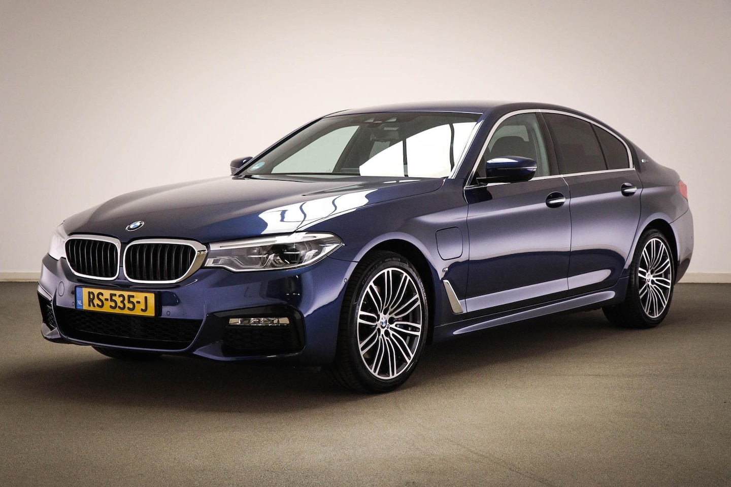 BMW 5-serie - 530e iPerformance M-Sport High Executive | COMFORT ACCES / PARKING- PACK | LEDER | CAMERA - AutoWereld.nl