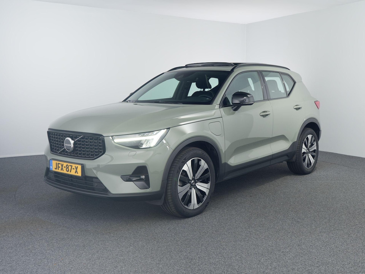 Volvo XC40 - 1.5 T4 Recharge Inscription | R-Design | Facelift | Ultimate Dark| Bliss | Camera | H&K | - AutoWereld.nl