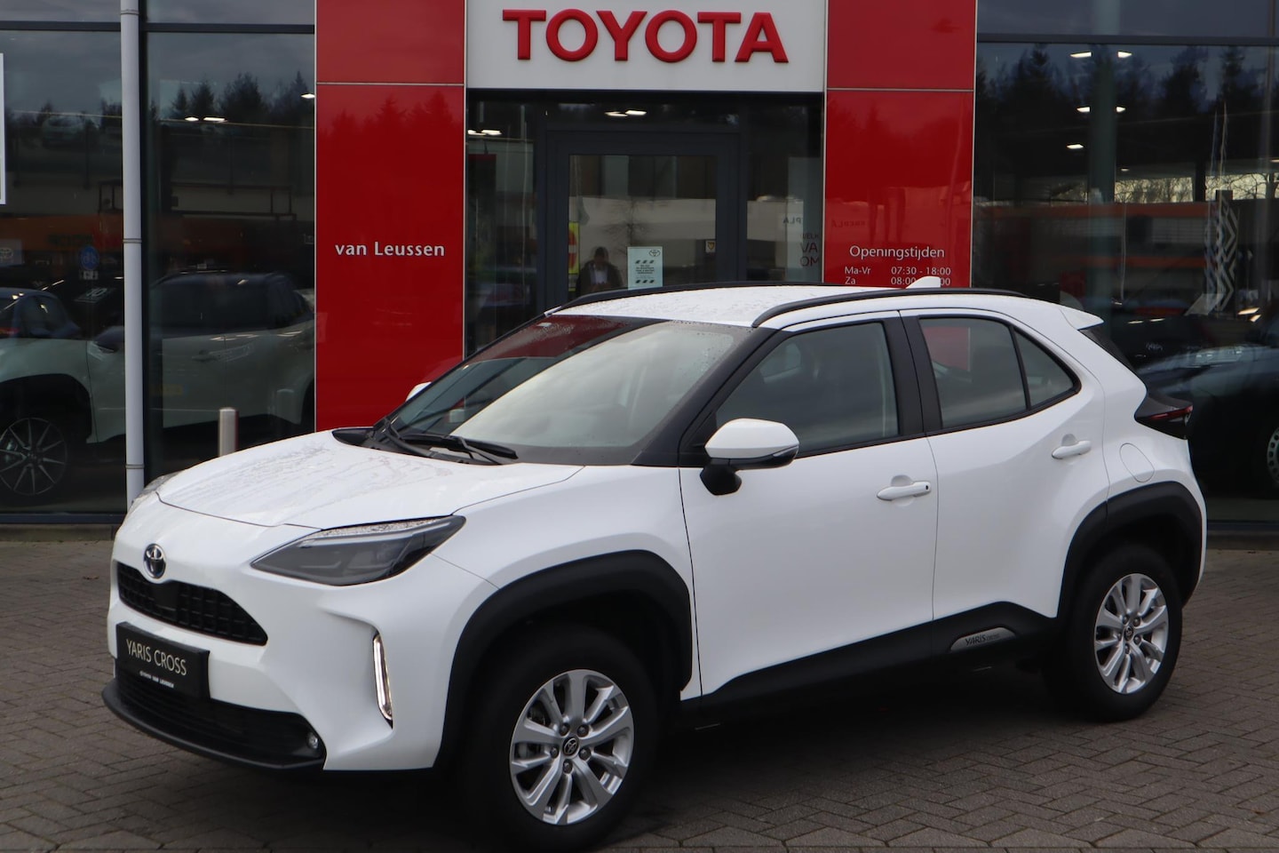 Toyota Yaris Cross - 1.5 HYBRID DYNAMIC STOEL/STUURVERW. KEYLESS APPLE/ANDROID AD-CRUISE CAMERA - AutoWereld.nl