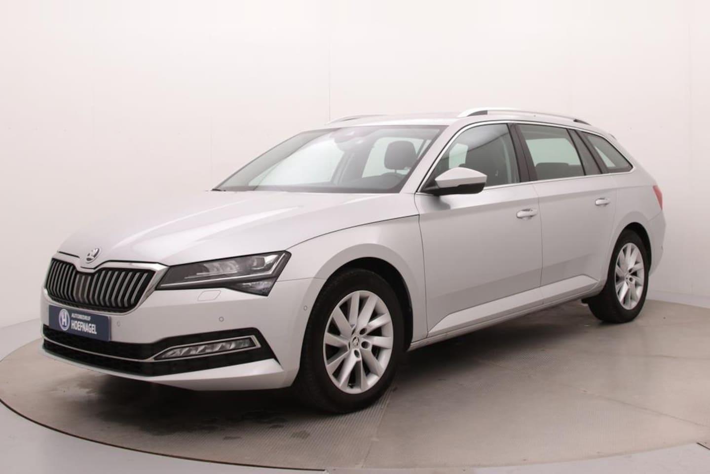 Skoda Superb Combi - 1.5 TSI ACT Business Edition Plus Automaat | Leder | Trekhaak | Adaptive Cruise Control | - AutoWereld.nl