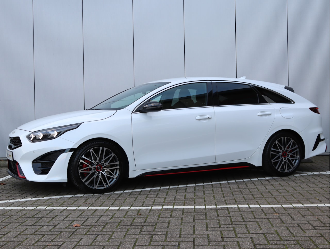 Kia Pro cee'd - 1.6 T-GDi GT | JBL | Camera | Voorruitverwarming | Keyless | ACC - AutoWereld.nl
