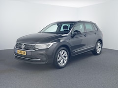 Volkswagen Tiguan - 1.5 TSI Life Business | Trekhaak | Carplay | IQ Drive | Winterpakket