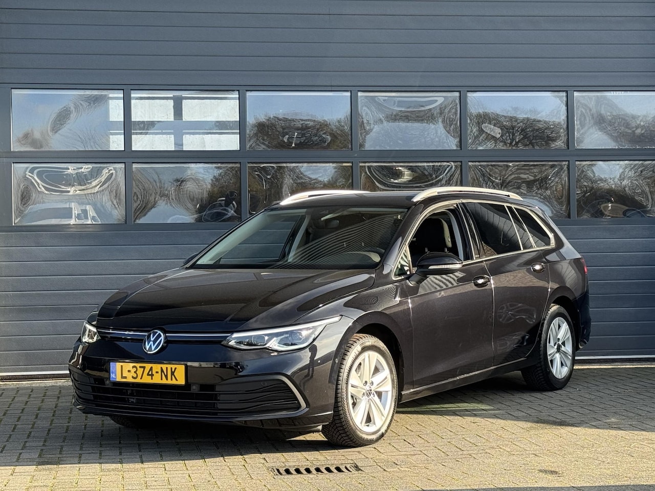 Volkswagen Golf Variant - 1.5 eTSI LIFE BUSINESS I AUTOMAAT I TREKHAAK I P-CAMERA I APPLE CARPLAY I CLIMATE CONTROL - AutoWereld.nl