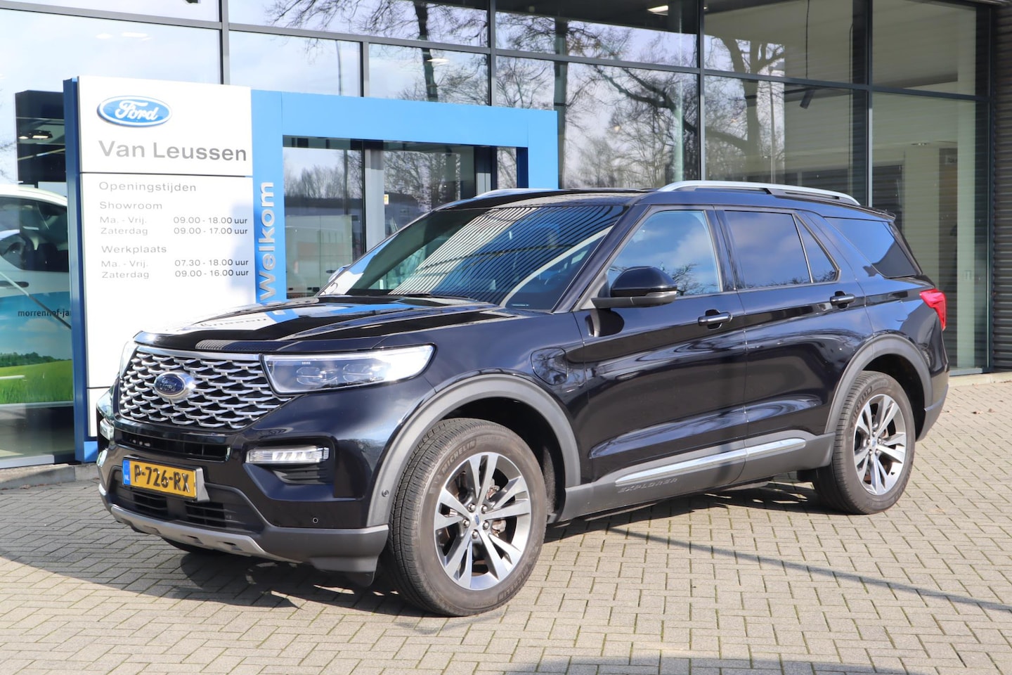 Ford Explorer - 3.0 V6 PHEV PLATINUM 457PK AUTOMAAT 7-PERS TREKHAAK AD-CRUISE LEDER STOELKOELING/VERWARMIN - AutoWereld.nl