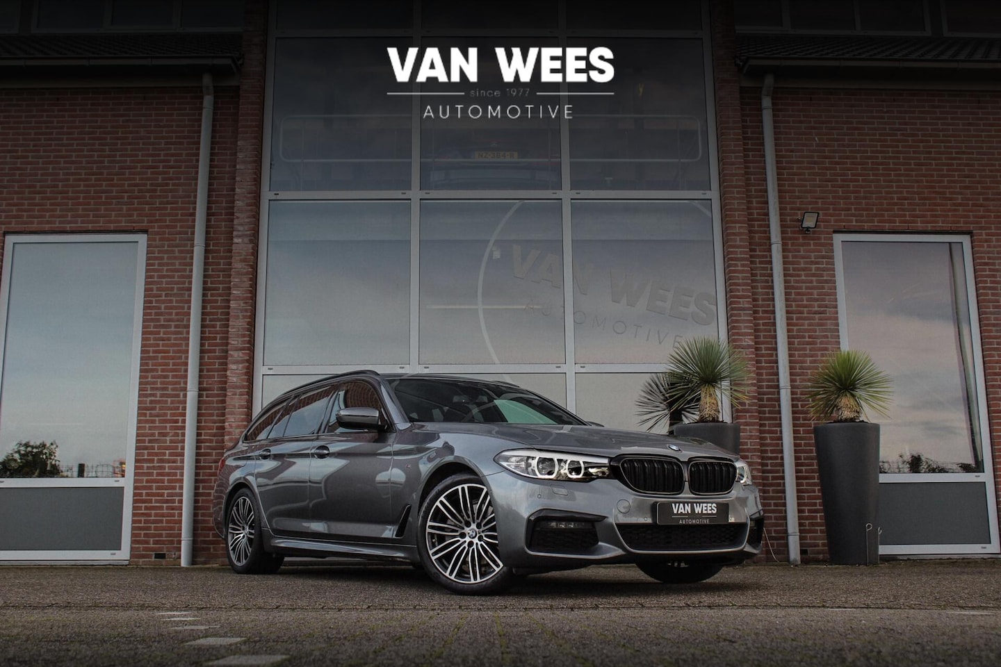 BMW 5-serie Touring - 520i G31 High Executive M-sport | M-pakket | 19 inch | LED | 2e eigenaar | DAB | Camera | - AutoWereld.nl