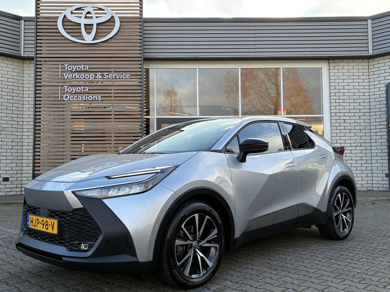 Toyota C-HR - HYBRID 140 DYNAMIC NAVI APPLE/ANDROID BLIND-SPOT PARK-SENSOREN LED 18" LM-VELGEN NL-AUTO - AutoWereld.nl