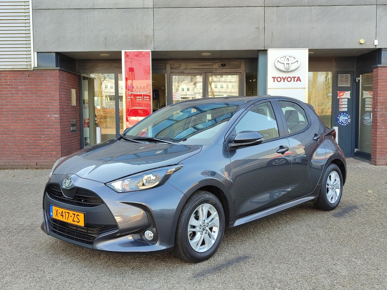 Toyota Yaris - HYBRID 115 FACELIFT! APPLE/ANDROID CLIMA 15'' LM-VELGEN BLUETOOTH AD-CRUISE CAMERA NL-AUTO - AutoWereld.nl
