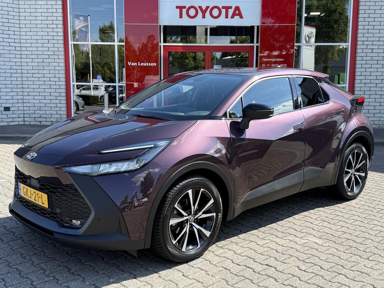 Toyota C-HR - 1.8 HYBRID 140 DYNAMIC NL-AUTO 1E-EIG CAMERA PARK-SENSOREN KEYLESS BSM LED APPLE/ANDROID 1 - AutoWereld.nl