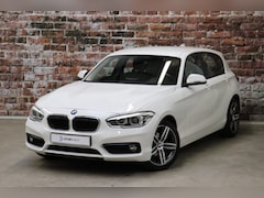 BMW 1-serie - 116i Executive 5 deurs / Navigatie / Climate Control / Parkeersensoren / LED / 17 Inch / B
