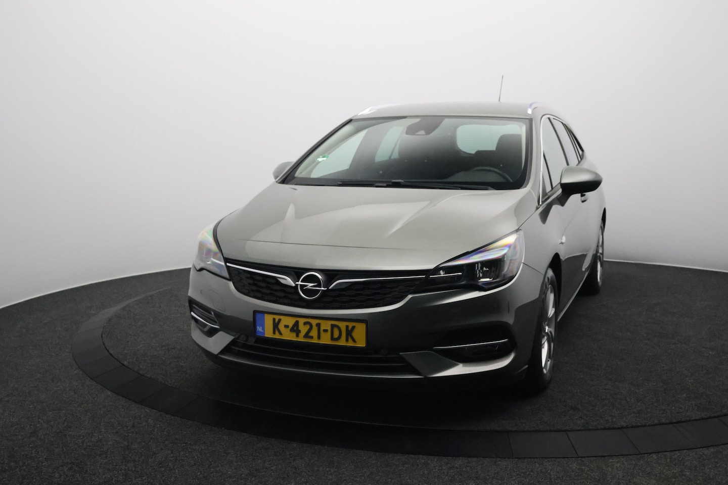 Opel Astra Sports Tourer - 1.2 Business Elegance | Trekhaak | Stoel\Stuurverwarming | Camera | Navigatie - AutoWereld.nl