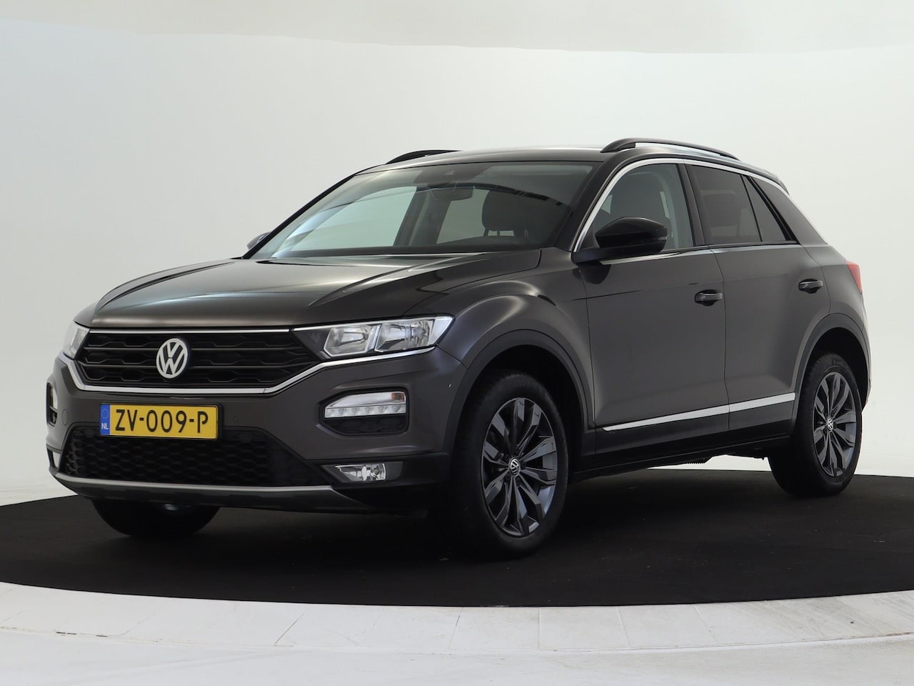 Volkswagen T-Roc - 1.0 TSI Style CarPlay | El.kofferklep | Trekhaak | Navi - AutoWereld.nl