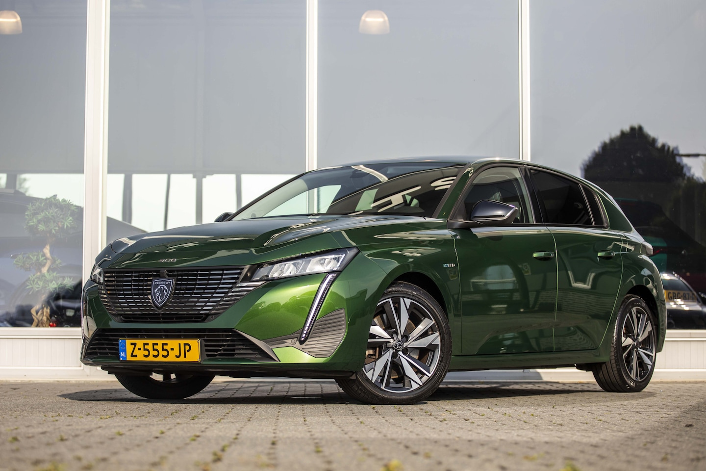 Peugeot 308 - 1.6 HYbrid 180 Allure Pack Business | Camera | LED | Carplay - AutoWereld.nl