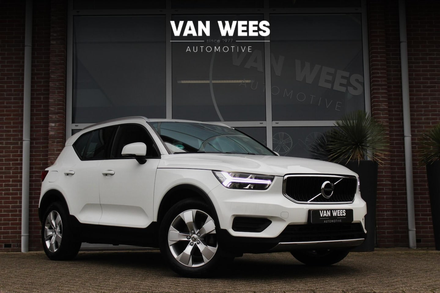 Volvo XC40 - 1.5 T3 Momentum Pro | 1e eigenaar | NL auto | Inc btw | LED | Navi | 18 inch | Trekhaak | - AutoWereld.nl