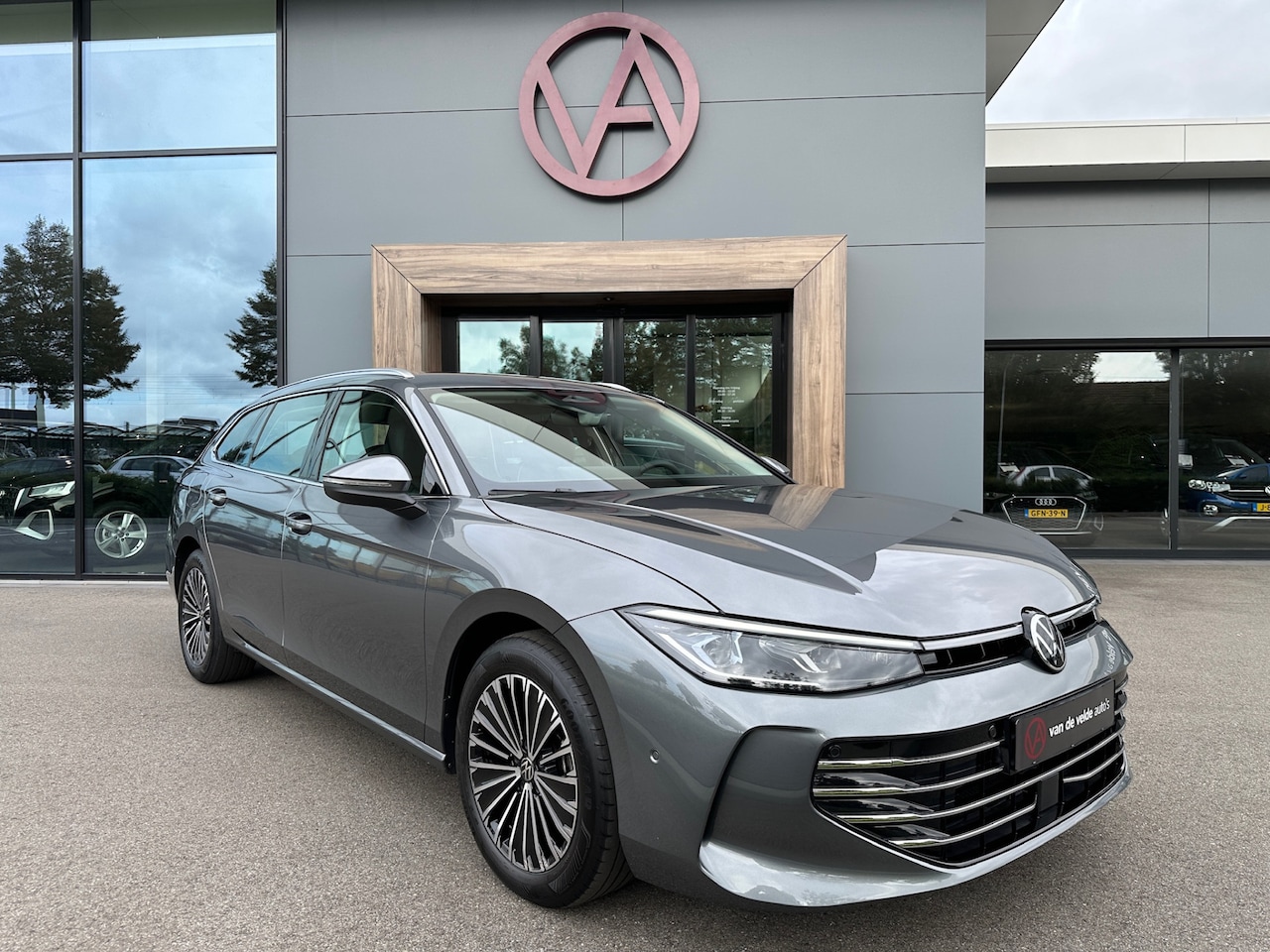 Volkswagen Passat Variant - 1.5 eTSI 150pk Elegance | Alcantara | Head up | Camera | Dode hoek | Rijklaar incl. garant - AutoWereld.nl