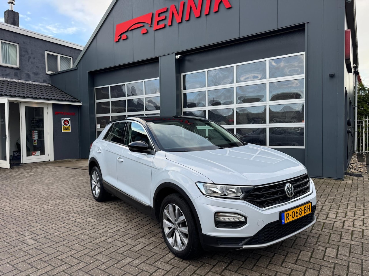 Volkswagen T-Roc - 1.0 TSI Style / Cruise / DAB / Stoelverw. / Navi. - AutoWereld.nl
