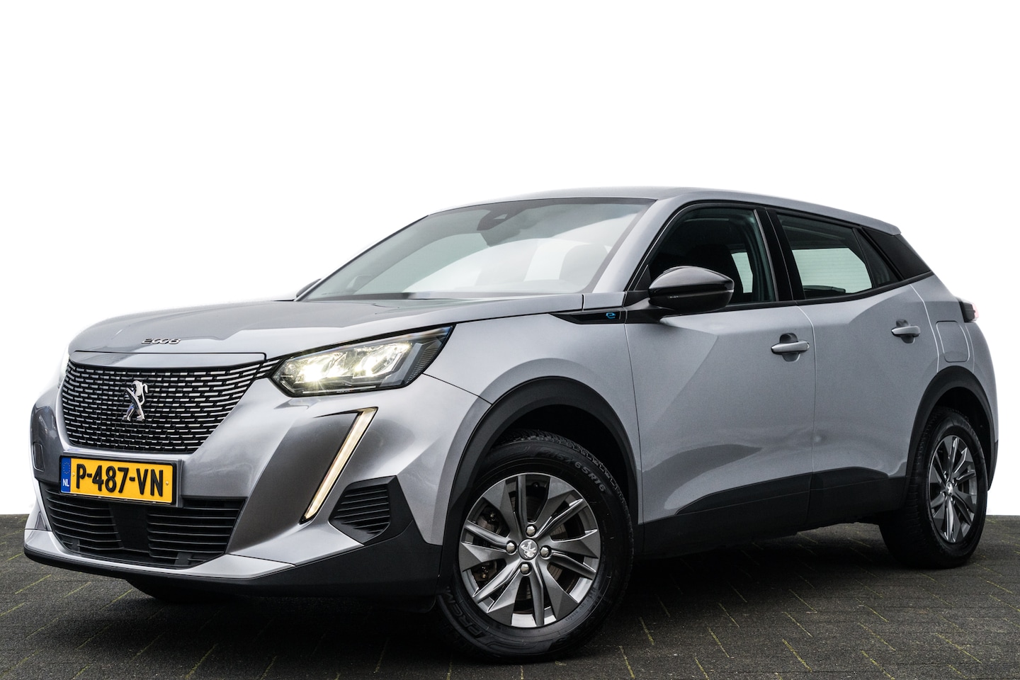 Peugeot e-2008 - EV Active Pack 50 kWh | SOH 92% | LED | Carplay | 16 inch LMV | Climate Control | - AutoWereld.nl