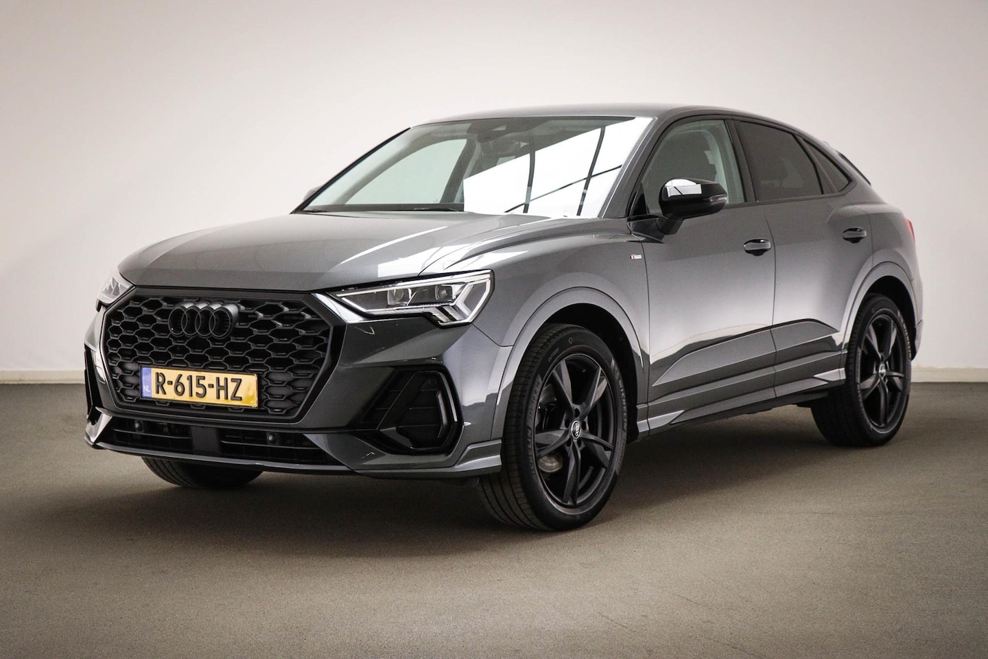 Audi Q3 Sportback - 35 TFSI S-Line Edition | STOELVERWARMING | SFEERVERLICHTING | CAMERA | TREKHAAK | 19" - AutoWereld.nl