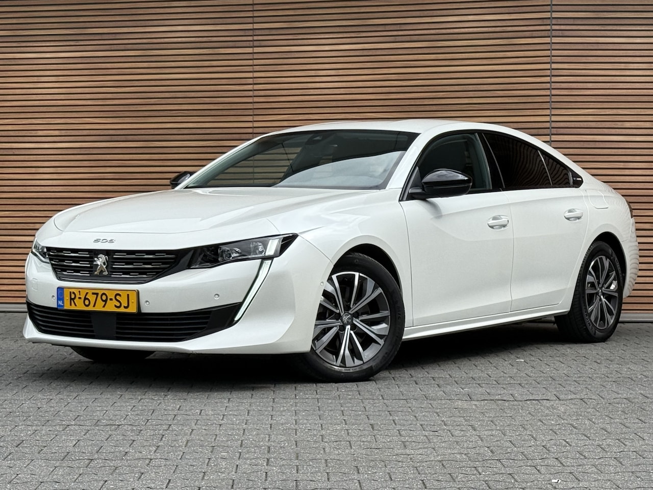 Peugeot 508 - 1.6 HYbrid Allure Pack Business 360* Camera / Adapt. Cruise / Navigatie - AutoWereld.nl