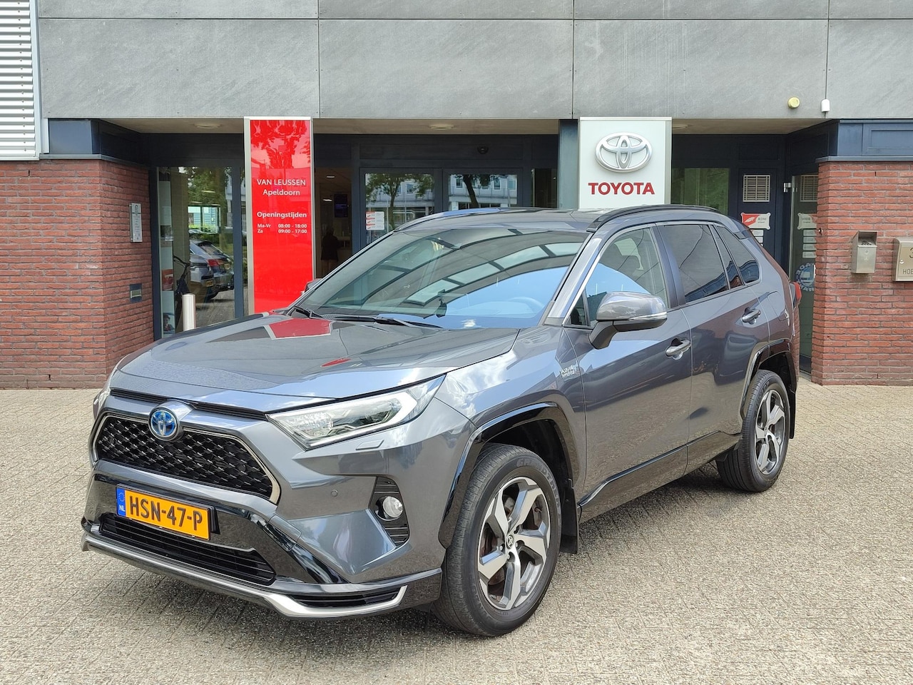 Toyota RAV4 - 2.5 PLUG-IN HYBRID STYLE STOEL/STUURVERW BLIND SPOT EL-ACHTERKLEP APPLE/ANDROID CAMERA KEY - AutoWereld.nl