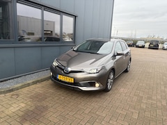 Toyota Auris - 1.8 Hybrid Business Pro Automaat CAMERA/KEYLESS/NAVI/PDC/17INCH/STOELVERWARMING