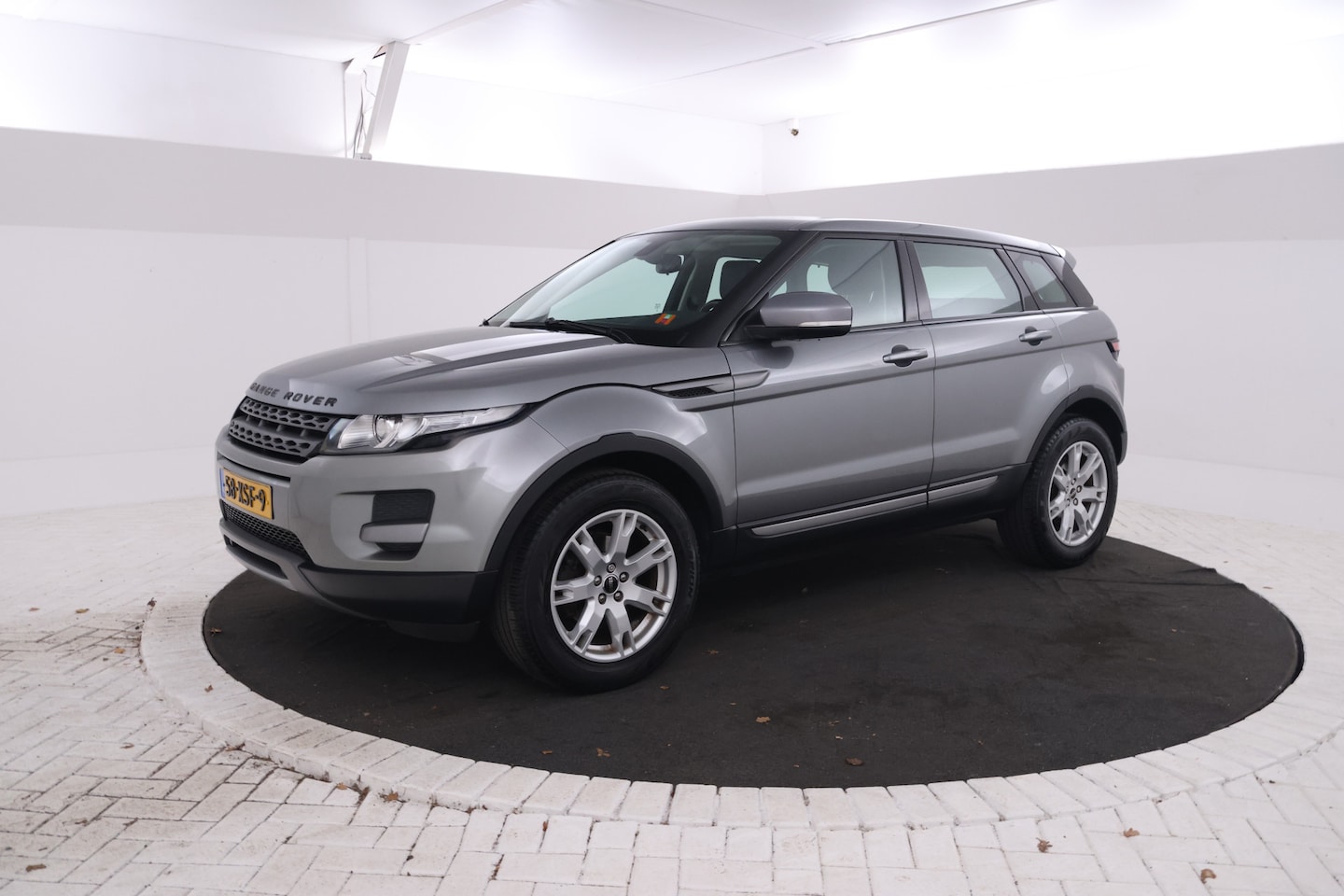 Land Rover Range Rover Evoque - 2.2 TD4 4WD Pure Trekhaak, Automaat, Volleder - AutoWereld.nl