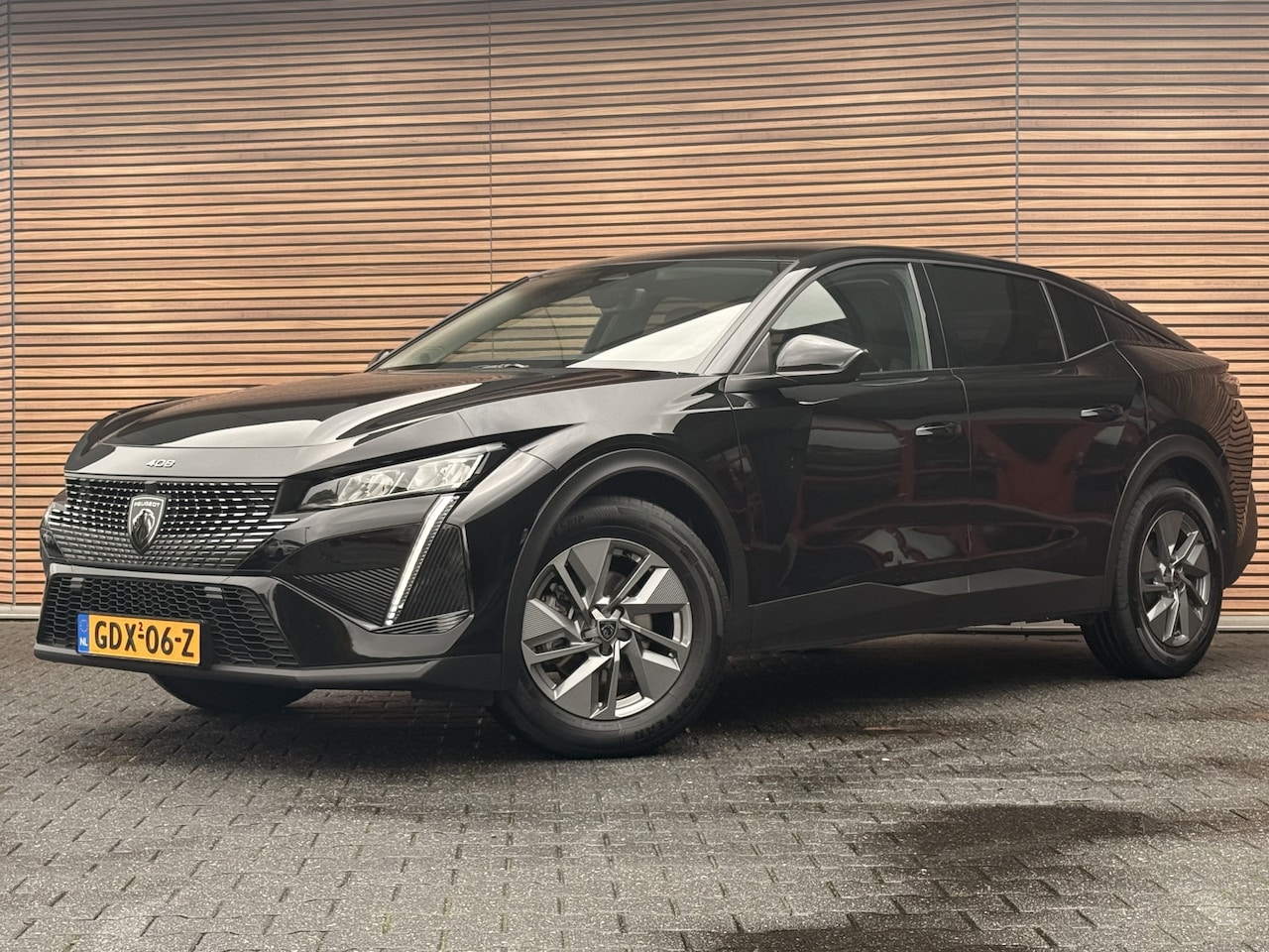 Peugeot 408 - 1.2 Hybrid 136 e-DCS6 Allure Navi / Adapt. Cruise / Clima / Camera / DAB+ - AutoWereld.nl